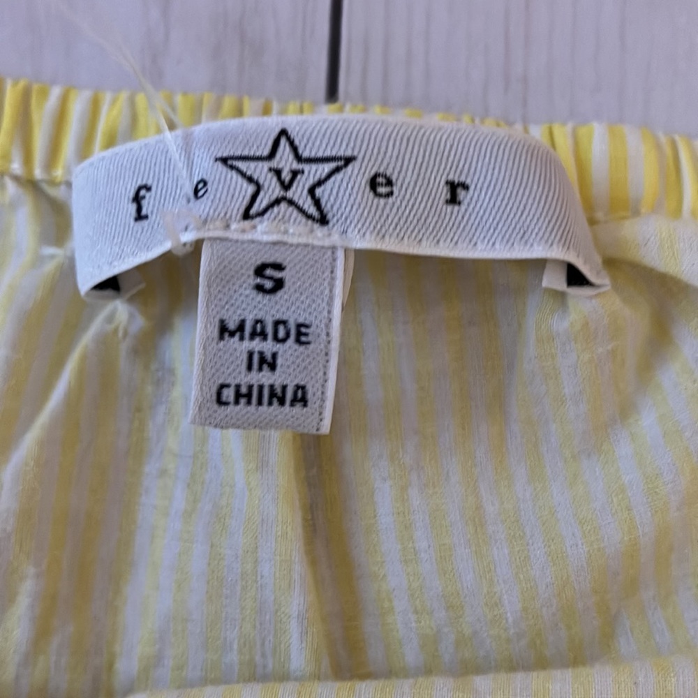 Yellow embroidered bell sleeve top S/M - Picture 7 of 9